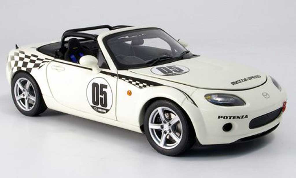 Mazda MX5 2006 1/18 Autoart 2006 roadster nr-a no.5 bianco modellino in miniatura