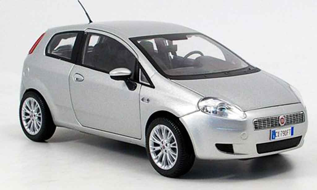 Fiat Grande Punto 1/18 Mondo Motors grigio 2007 modellino in miniatura