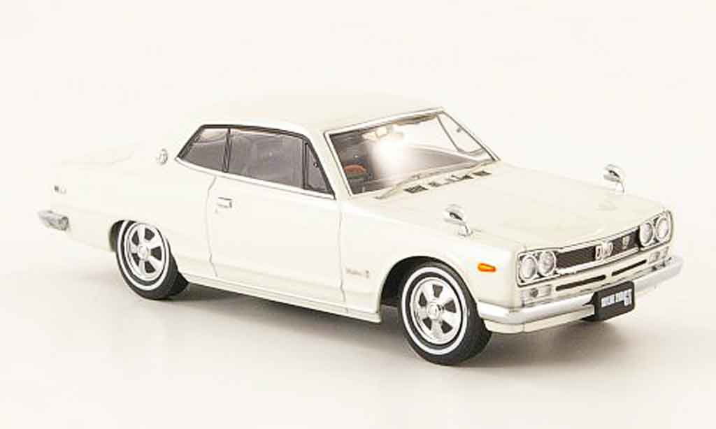Nissan Skyline 2000 1/43 Ebbro 2000 GT (C10) Hardtop bianco 1971 modellino in miniatura