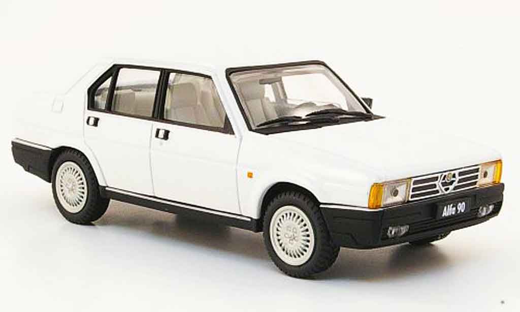 Alfa Romeo 90 1/43 Pego berline bianco 1984 modellino in miniatura