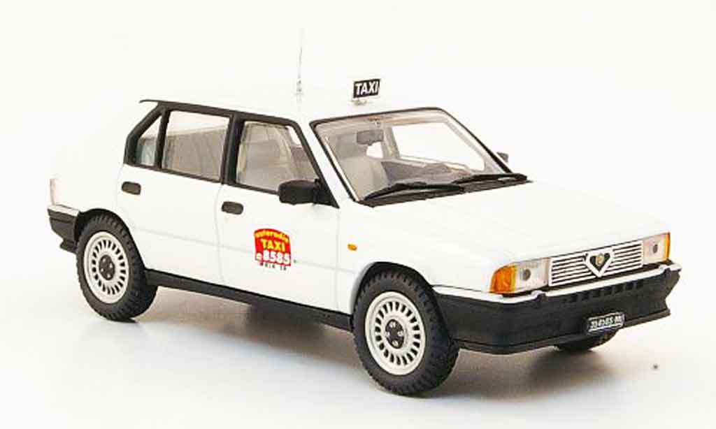 Alfa Romeo 33 1.3 1/43 Pego 1.3 bianco taxi mailand modellino in miniatura