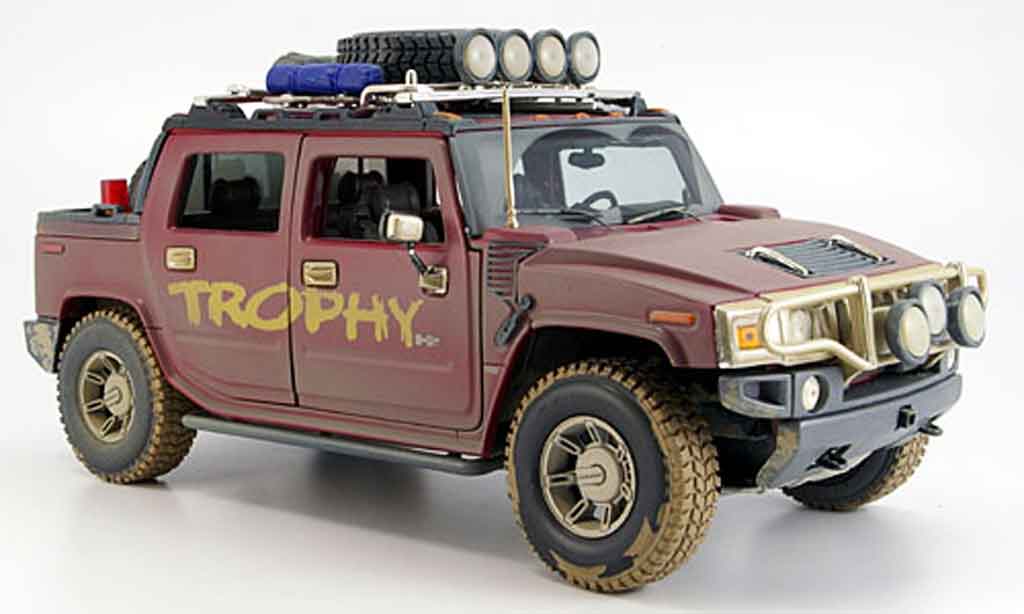 Hummer H2 1/18 Maisto sut trophy mit dreckspuren modellino in miniatura