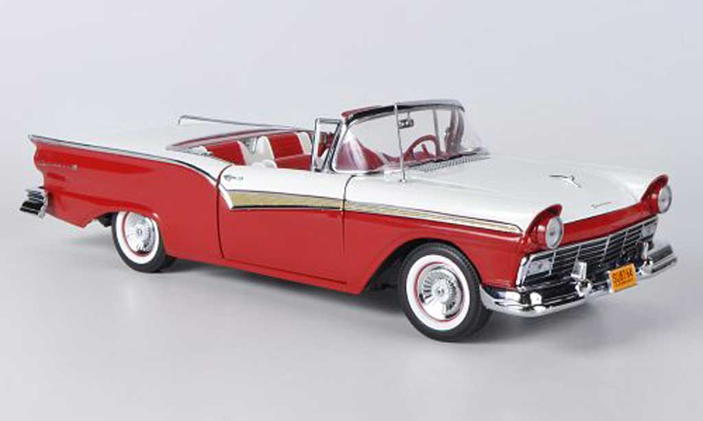 Ford Fairlane 1957 1/18 Sun Star 1957 500 Skyliner rosso/bianco modellino in miniatura