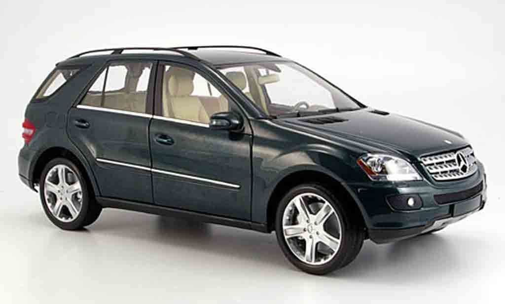 Mercedes Classe M 1/18 Minichamps grun 2005 modellino in miniatura