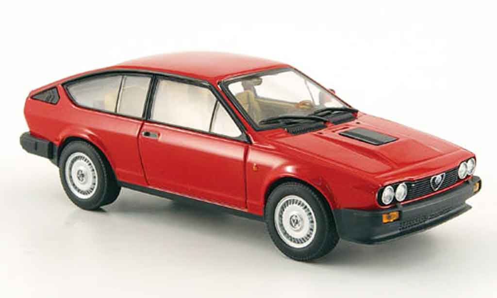 Alfa Romeo GT 2.5 1/43 Minichamps V 2.5 v6 rosso 1983 modellino in miniatura
