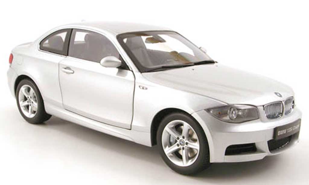 Bmw 135 E82 1/18 Kyosho E82 i coupe (e82) grigio clair metallized modellino in miniatura
