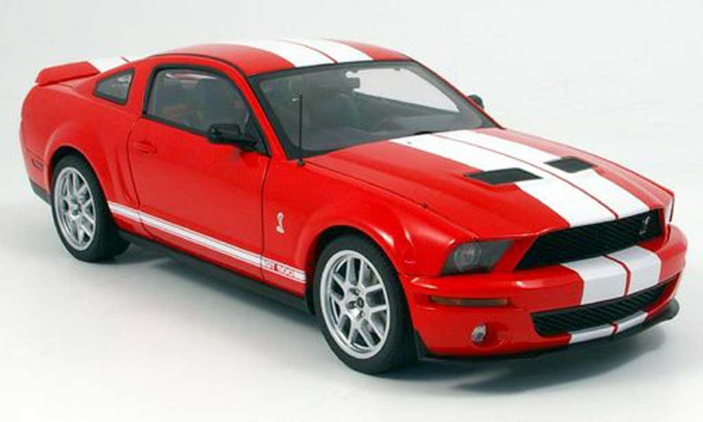 Shelby GT 500 1/18 Autoart rosso/bianco modellino in miniatura