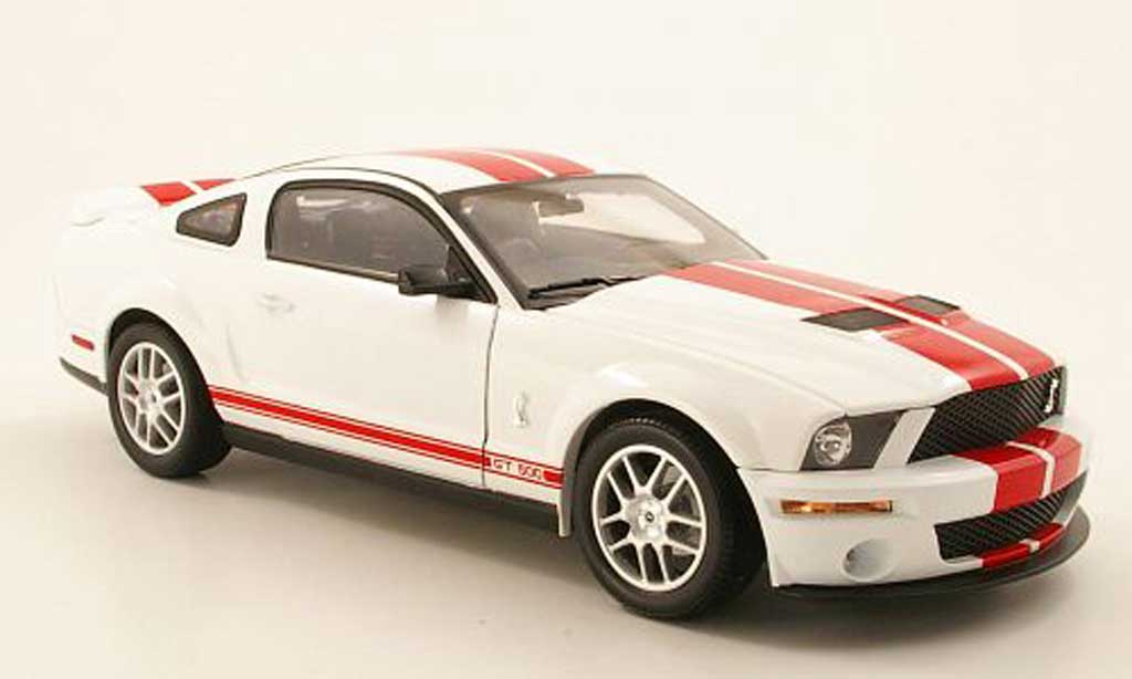 Shelby GT 500 2007 1/18 Shelby Collectibles 2007 bianco/rosso modellino in miniatura
