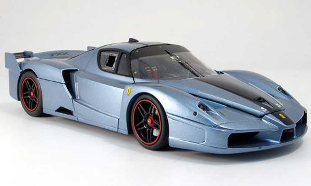 Ferrari Enzo FXX 1/18 Hot Wheels Elite FXX blugrigio mit blum Streifen modellino in miniatura
