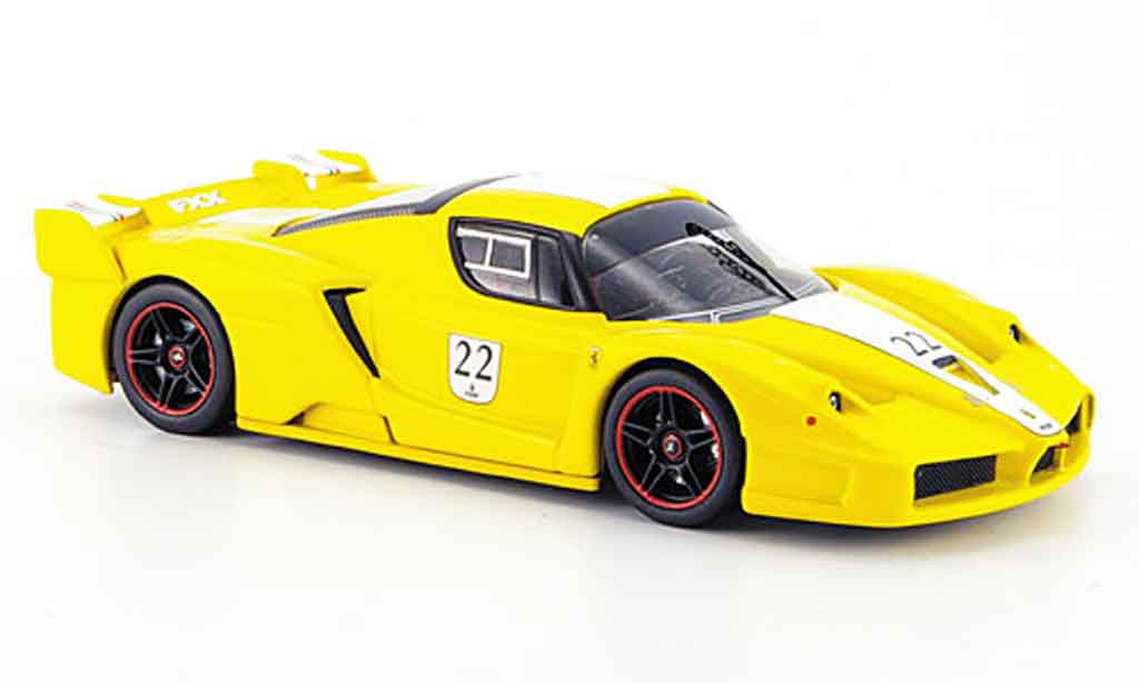 Ferrari Enzo FXX 1/43 Hot Wheels Elite FXX no.22 giallo avec biancoem streifen modellino in miniatura
