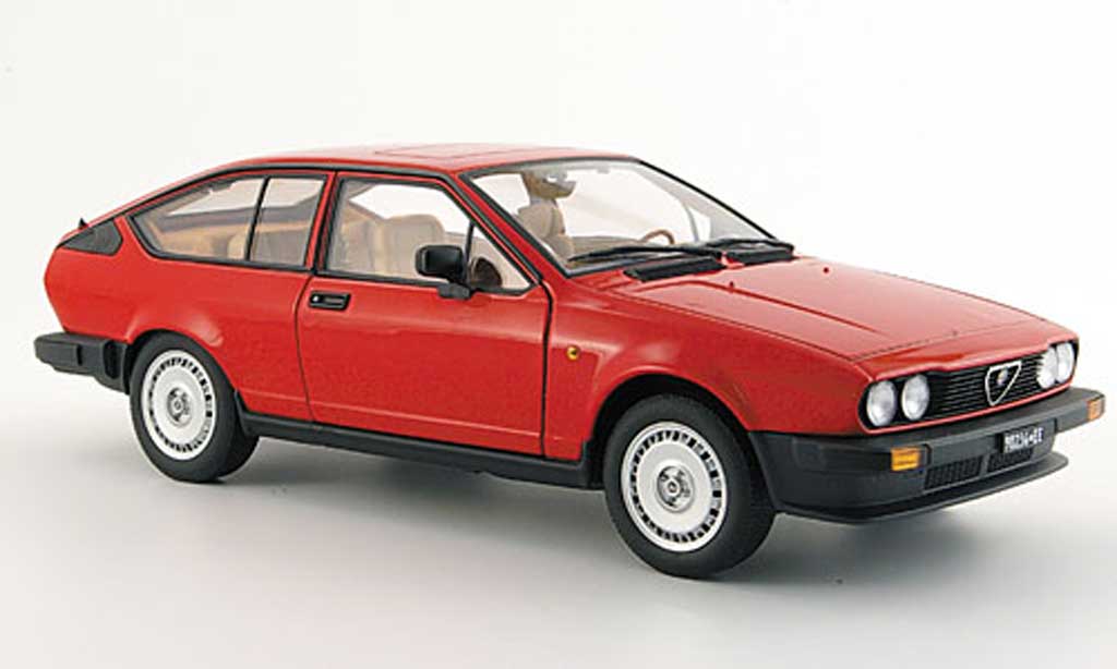 Alfa Romeo GT 2.0 1/18 Autoart V 2.0 alfetta rosso 1980 modellino in miniatura