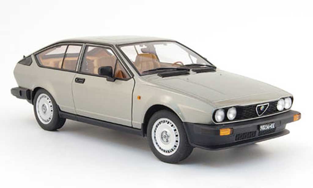 Alfa Romeo GT 2.0 1/18 Autoart V 2.0 alfetta grigio clair 1980 modellino in miniatura