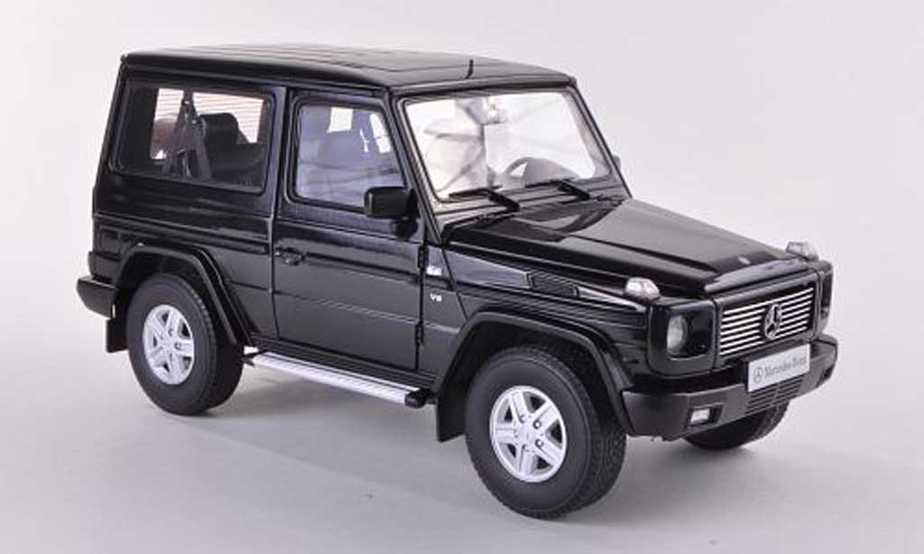 Mercedes Classe G 1/18 Autoart nero SWB 90er-Baureihe modellino in miniatura