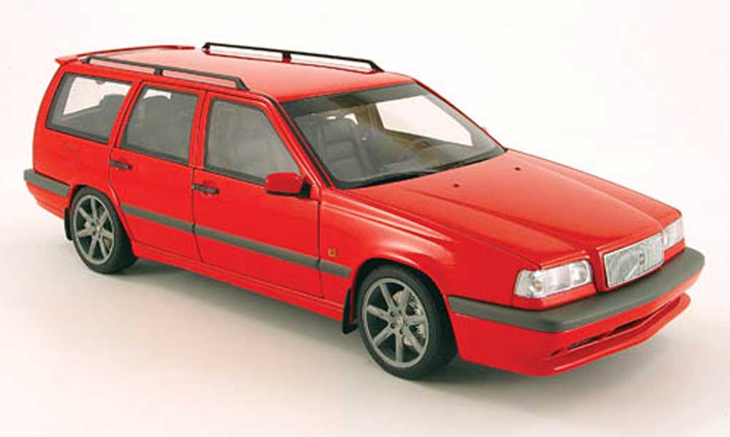 Volvo 850 Estate 1/18 Autoart Estate break t-5r rosso modellino in miniatura