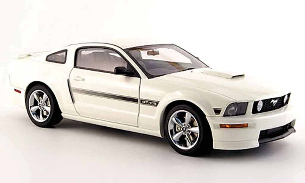 Ford Mustang GT 1/18 Autoart GT california special bianco 2007 modellino in miniatura