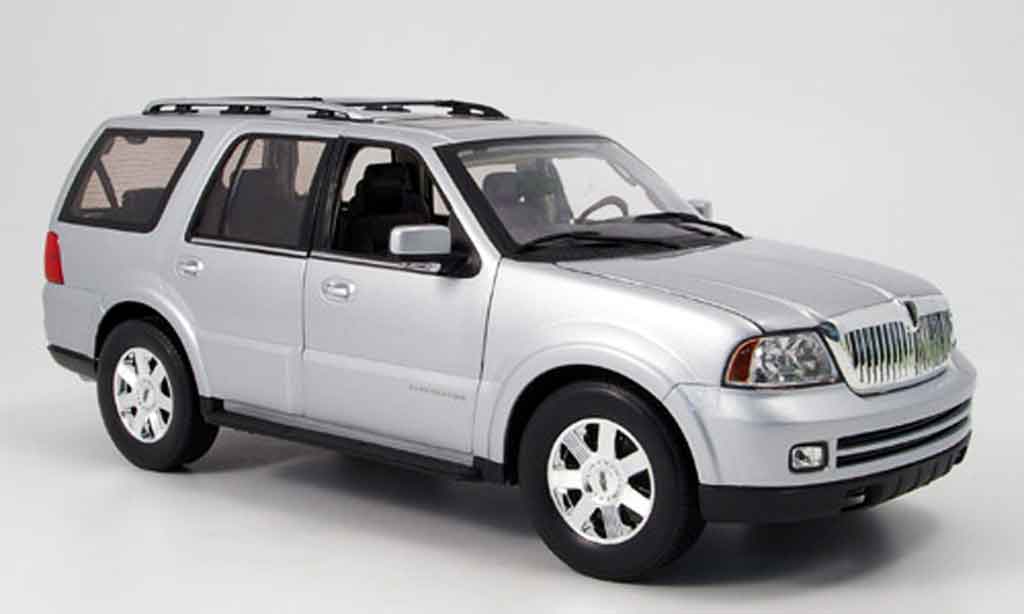 Lincoln Navigator 1/18 Welly grigio 2005 modellino in miniatura