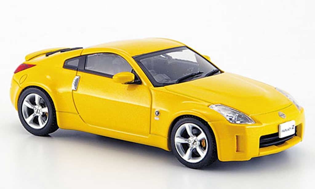Nissan 350Z 1/43 Ebbro Fairlady giallo Facelift 2007 modellino in miniatura