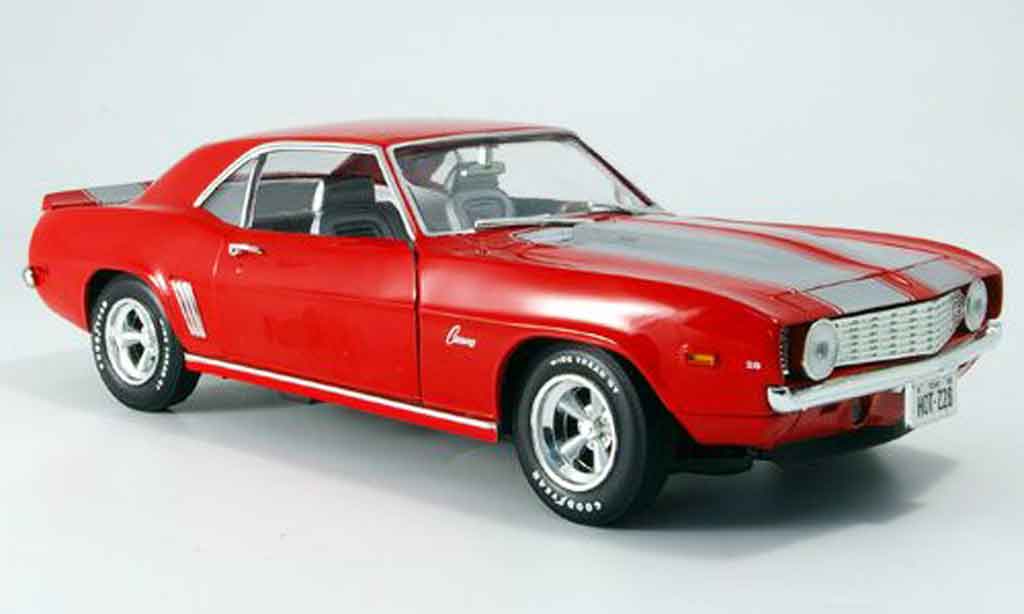Chevrolet Camaro Z28 1/18 Ertl Z28 rosso 1969 modellino in miniatura