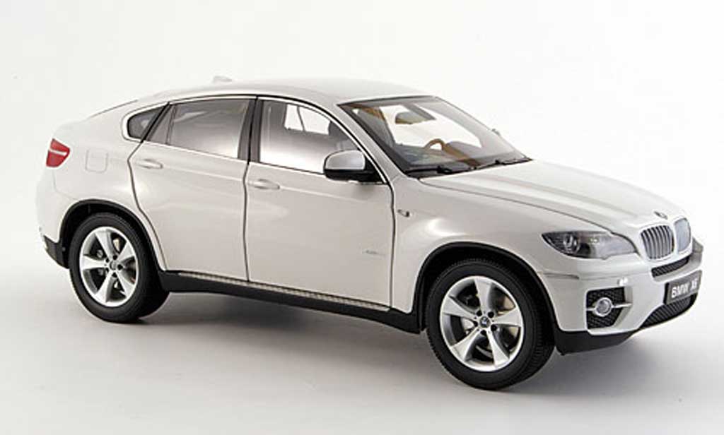 Bmw X6 E71 1/18 Kyosho E71 xdrive50i bianco modellino in miniatura