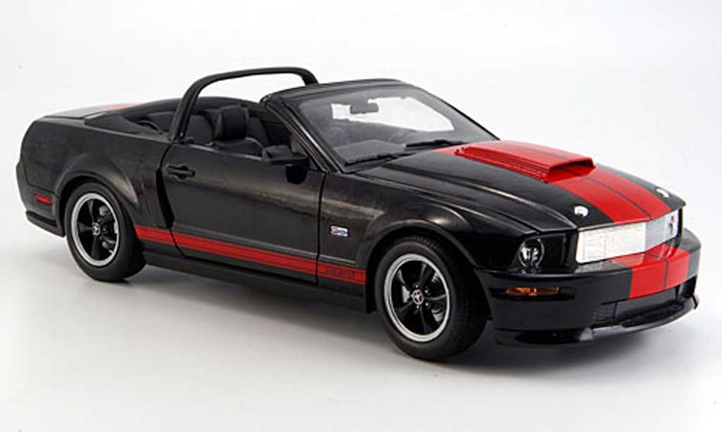 Shelby GT 1/18 Shelby Collectibles convertibile nero/rosso b. jackson version 2008 modellino in miniatura