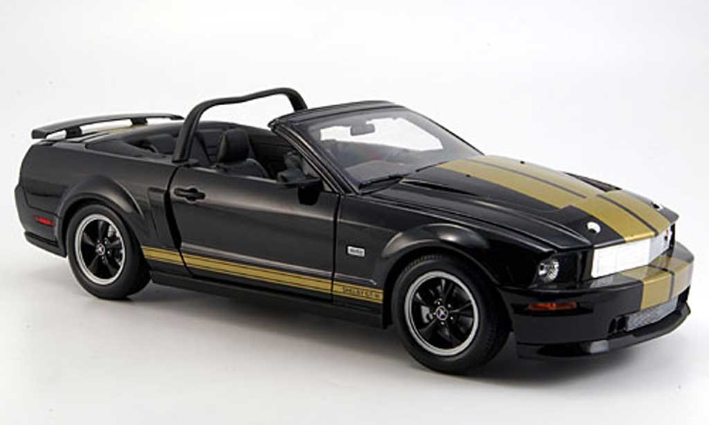 Shelby GT 1/18 Shelby Collectibles h convertibile nero avec bandes or 2006 modellino in miniatura