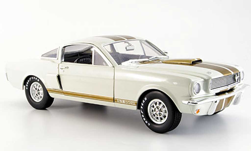 Shelby GT 350 1966 1/18 Shelby Collectibles 1966 bianco or modellino in miniatura