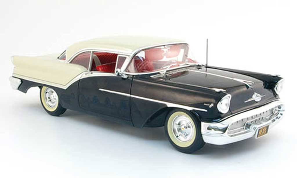 Oldsmobile Super 88 1/18 Highway 61 nero bianco 1957 modellino in miniatura