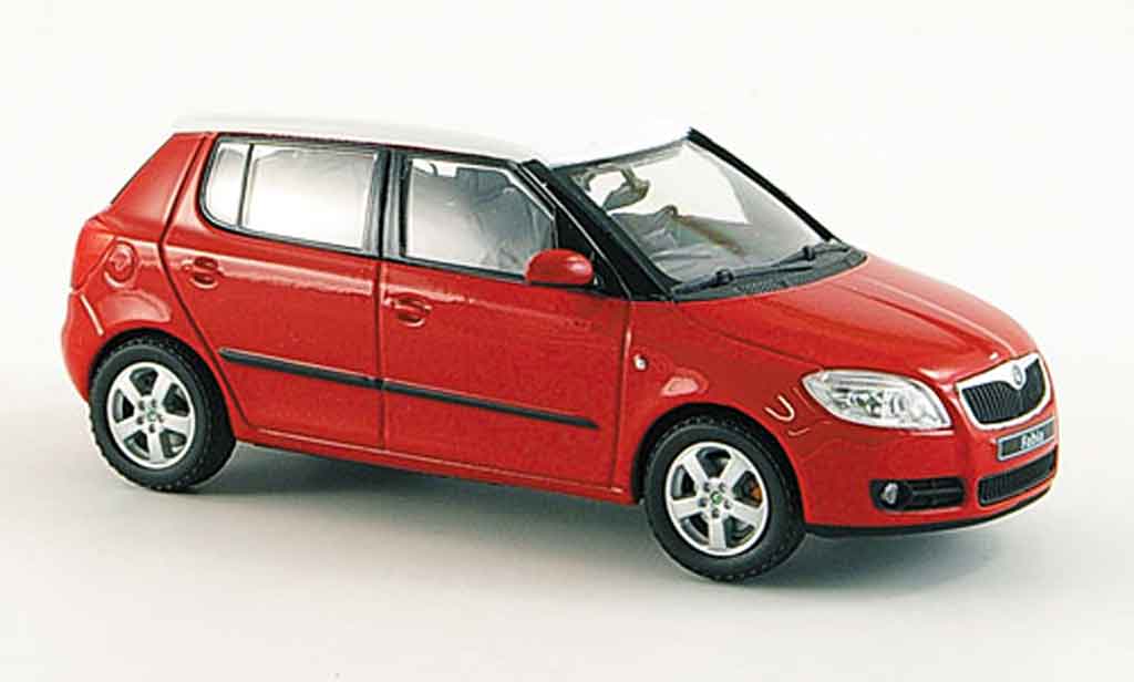 Skoda Fabia 1/43 Abrex ii rosso avec biancoem dach modellino in miniatura