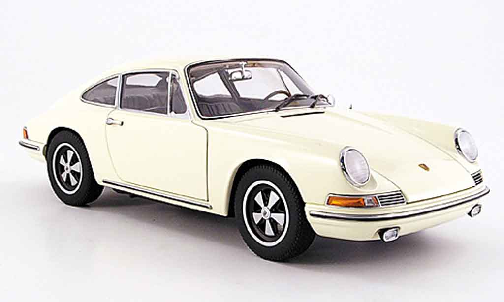 Porsche 911 S 1/18 Autoart S beige 1967 modellino in miniatura