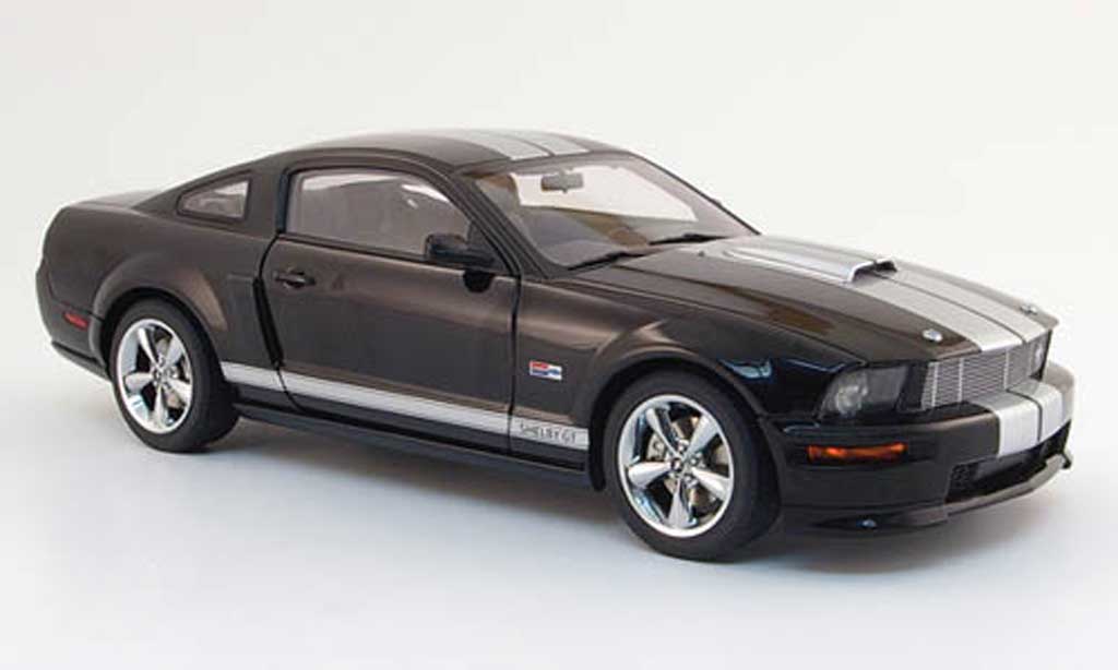 Shelby GT 1/18 Autoart nero avec bandes grigios 2007 modellino in miniatura