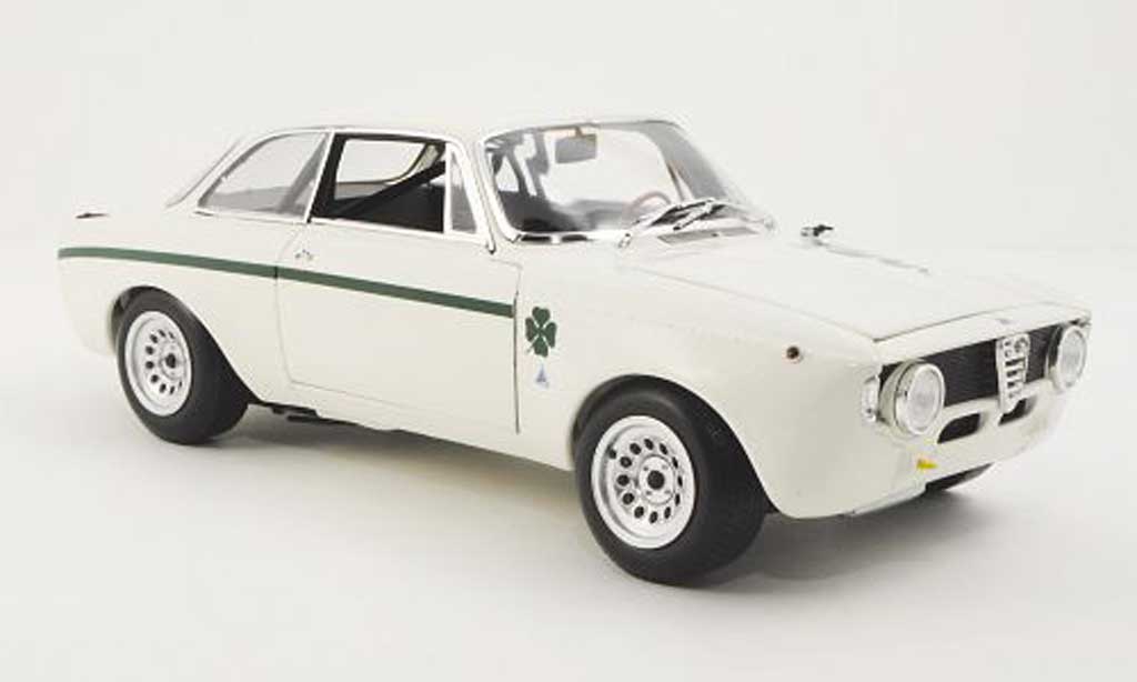Alfa Romeo Giulia 1300 GTA 1/18 Minichamps 1300 GTA Junior bianco 1972 modellino in miniatura