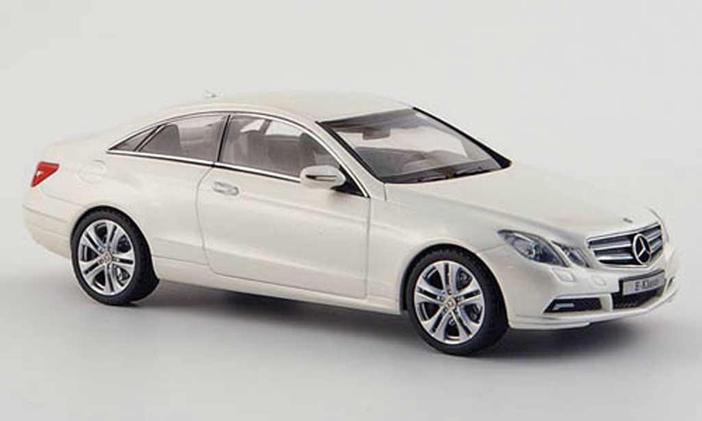 Mercedes Classe E 1/43 Schuco Coupe (C207) bianco 2009 modellino in miniatura