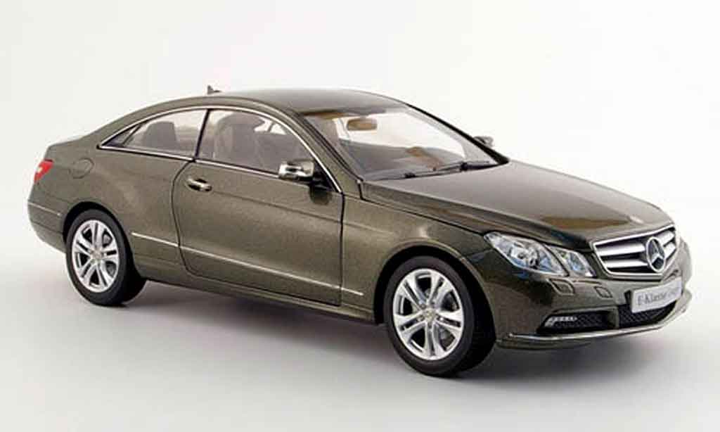 Mercedes Classe E 1/18 Norev coupe (c 207) grigio 2009 modellino in miniatura