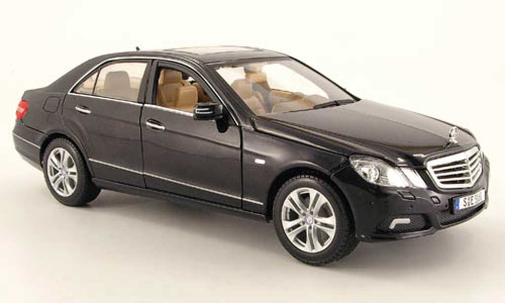 Mercedes Classe E 1/18 Maisto 350 (w 212) nero 2009 modellino in miniatura