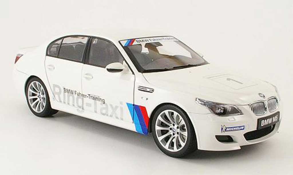 Bmw M5 E60 1/18 Kyosho E60 ring taxi nurburgring 2008 modellino in miniatura