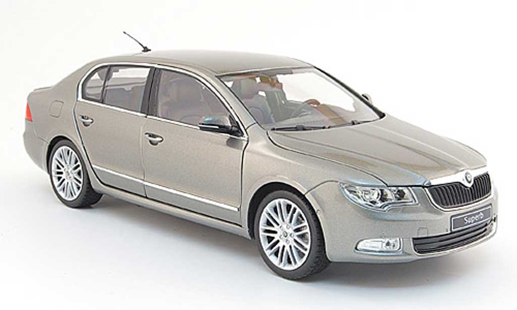 Skoda Superb 2009 1/18 Abrex 2009 ii grigio modellino in miniatura