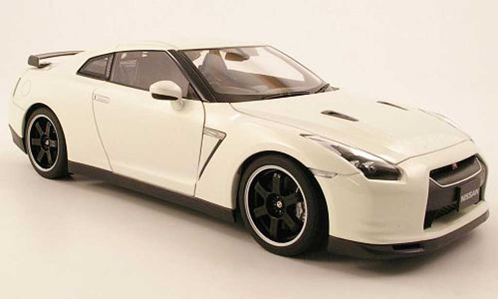 Nissan Skyline R35 1/18 Autoart R35 gtr spec v bianco modellino in miniatura