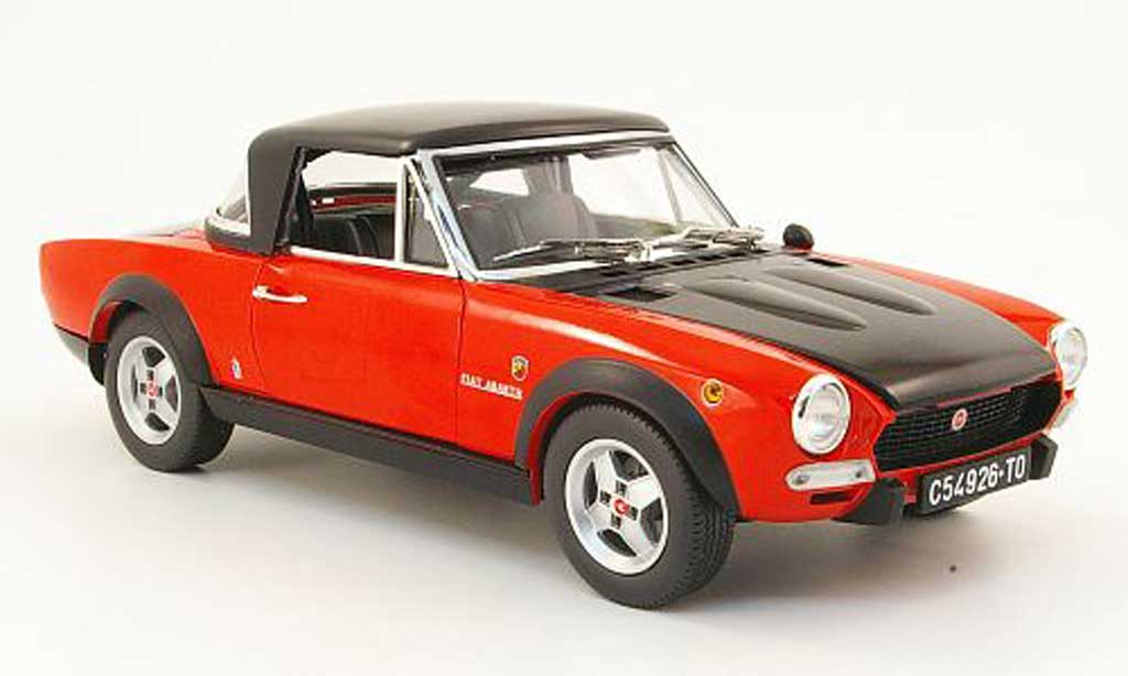 Fiat 124 Spider 1/18 Sun Star Spider csa rosso/mattnero 1972 modellino in miniatura