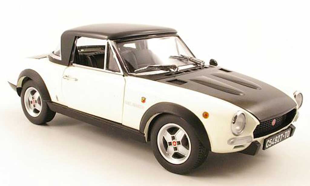 Fiat 124 Spider 1/18 Sun Star Spider csa bianco/mat noir 1972 modellino in miniatura