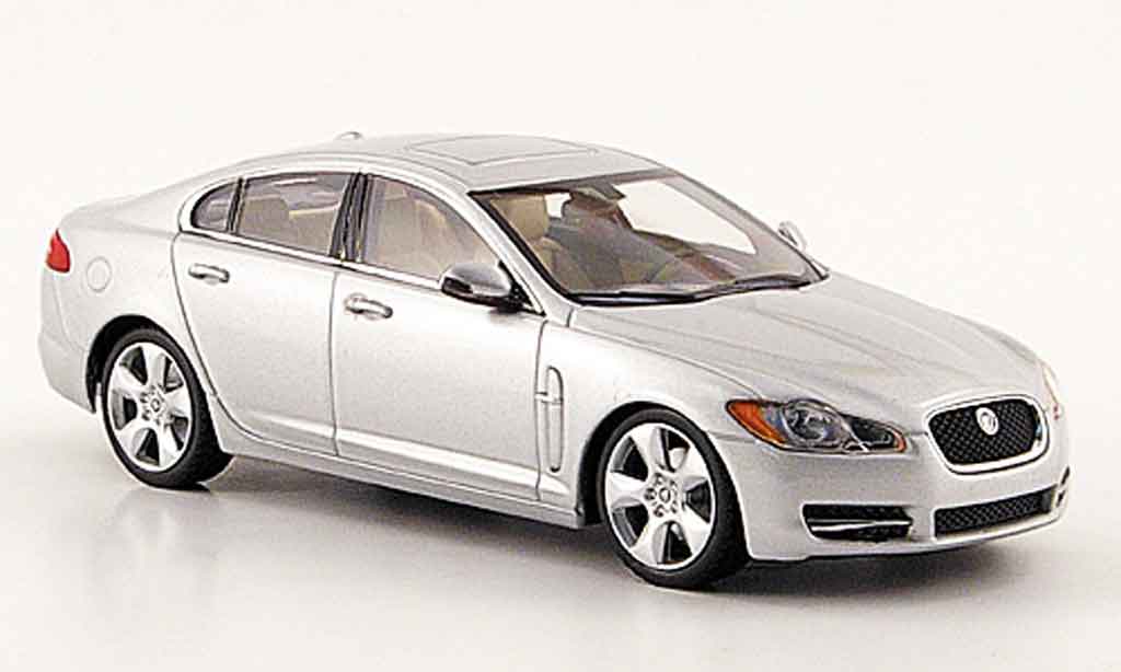 Jaguar XF 1/43 Minichamps grigio metallisee 2007 modellino in miniatura