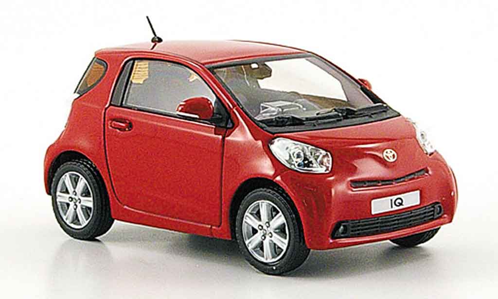 Toyota IQ 1/43 Minichamps rosso 2009 modellino in miniatura