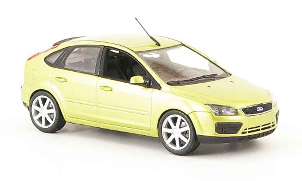 Ford Focus 1/43 Minichamps giallo 5 turig 2004 modellino in miniatura