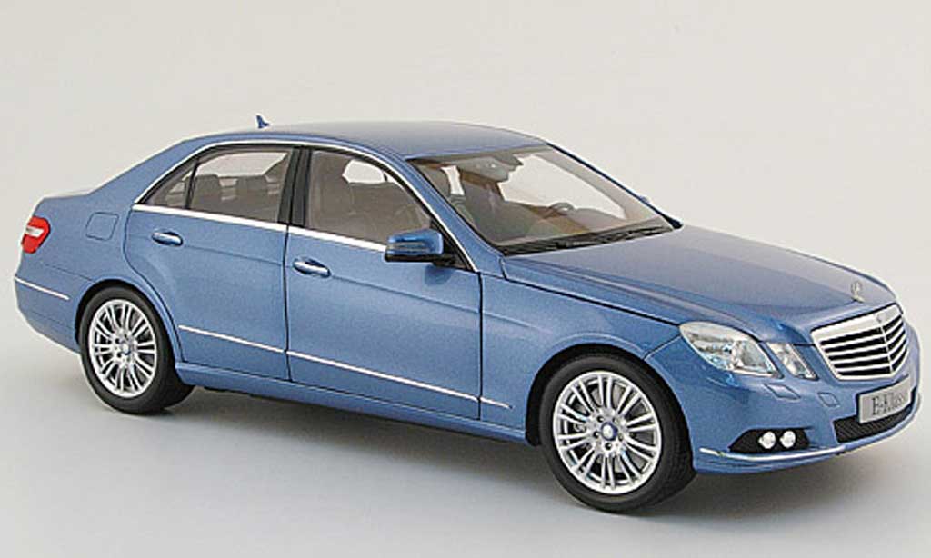 Mercedes Classe E 1/18 Minichamps (w 212) blu 2009 modellino in miniatura