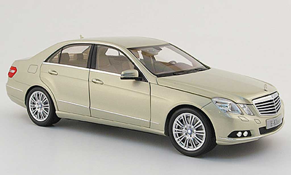 Mercedes Classe E 1/18 Minichamps (w 212) beige 2009 modellino in miniatura
