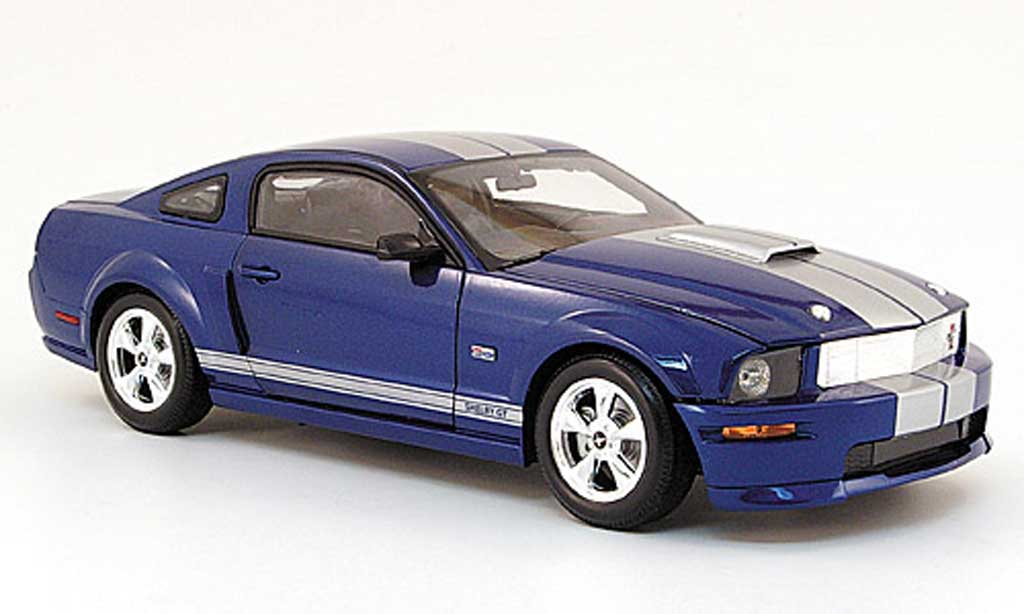 Shelby GT 1/18 Shelby Collectibles coupe blu avec bandes 2008 modellino in miniatura