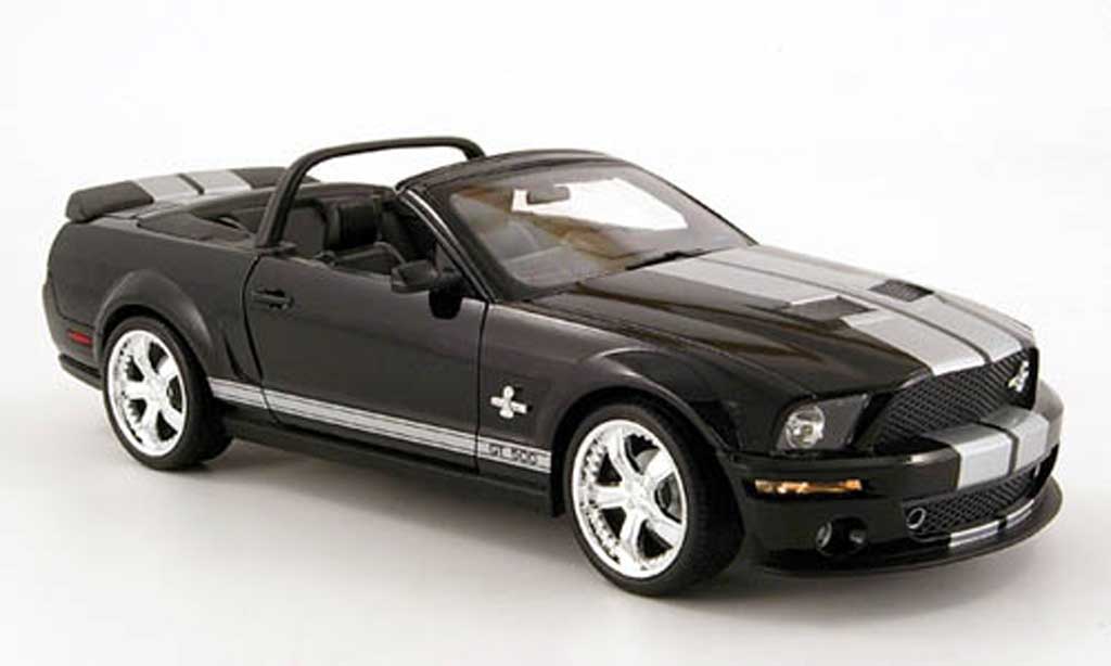 Shelby GT 500 1/18 Shelby Collectibles convertibile nero avec bandes grigios 2007 modellino in miniatura