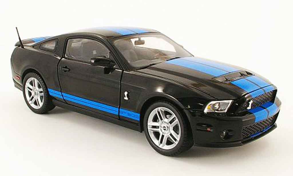 Shelby GT 500 1/18 Shelby Collectibles nero avec blun bandes 2010 modellino in miniatura