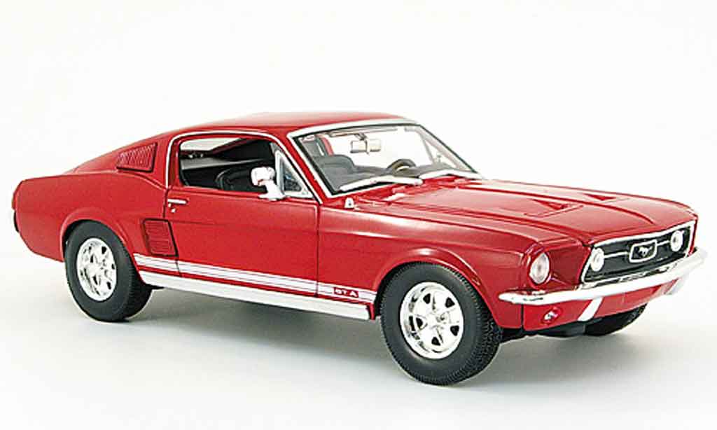 Ford Mustang 1967 1/18 Maisto 1967 gta fastback rosso modellino in miniatura