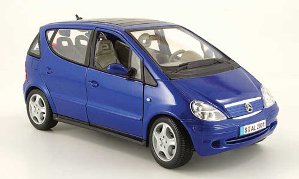 Mercedes Classe A 1/18 Maisto langversion 4-turer blu modellino in miniatura