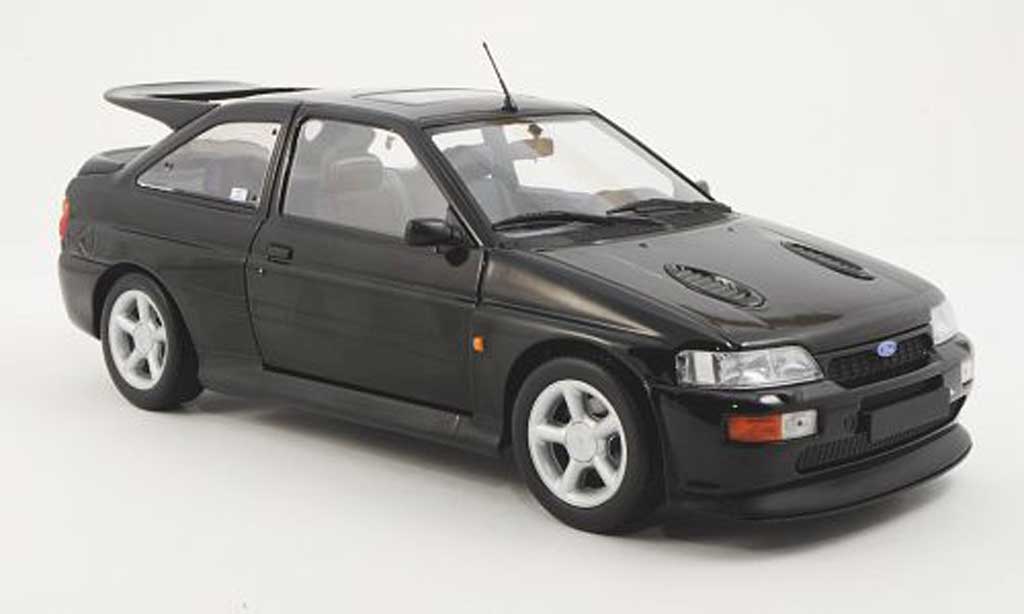 Ford Escort Cosworth 1/18 Minichamps Cosworth nero 1992 modellino in miniatura